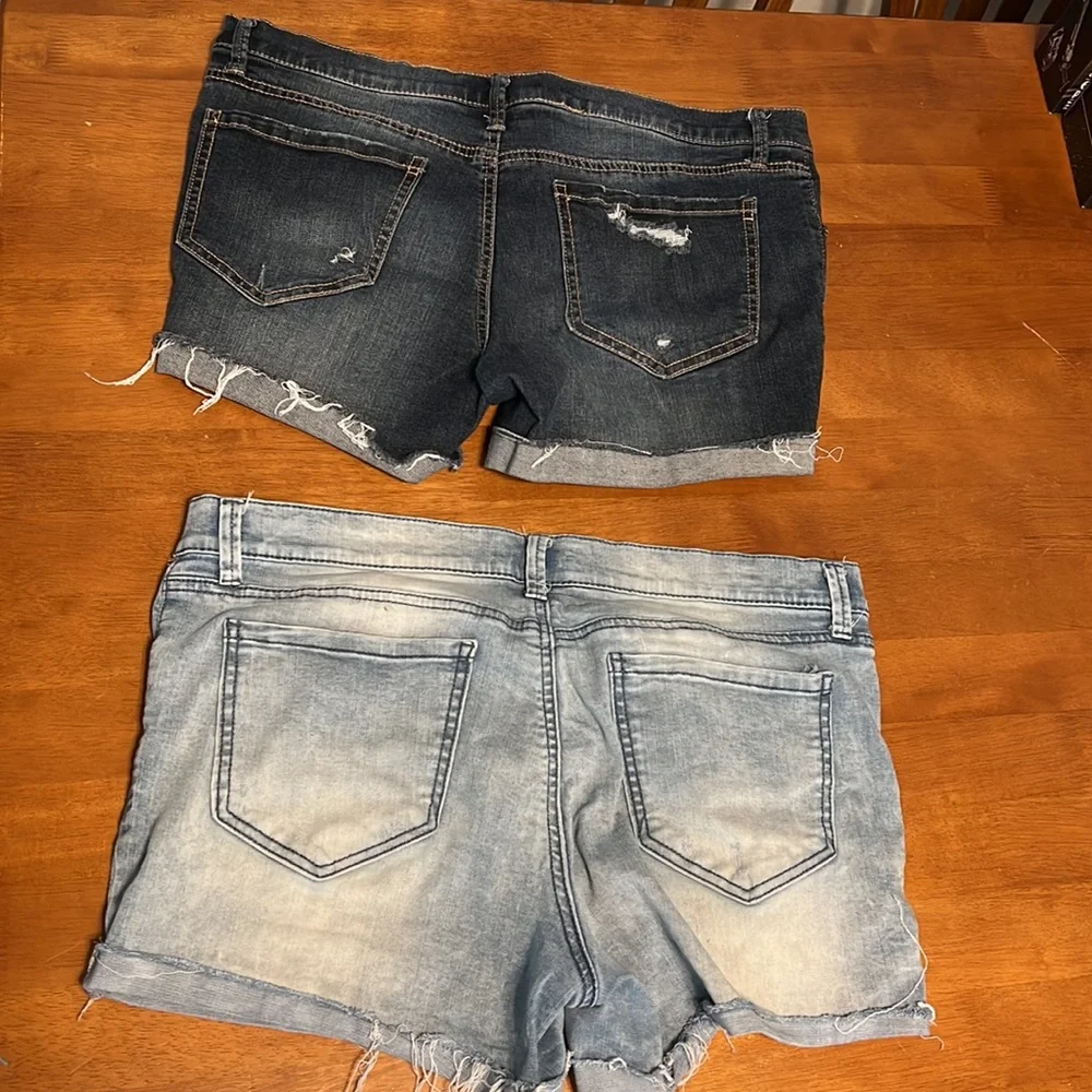 Bundle of distressed Mudd Low Rise MIDI shorts - Picture 8 of 8